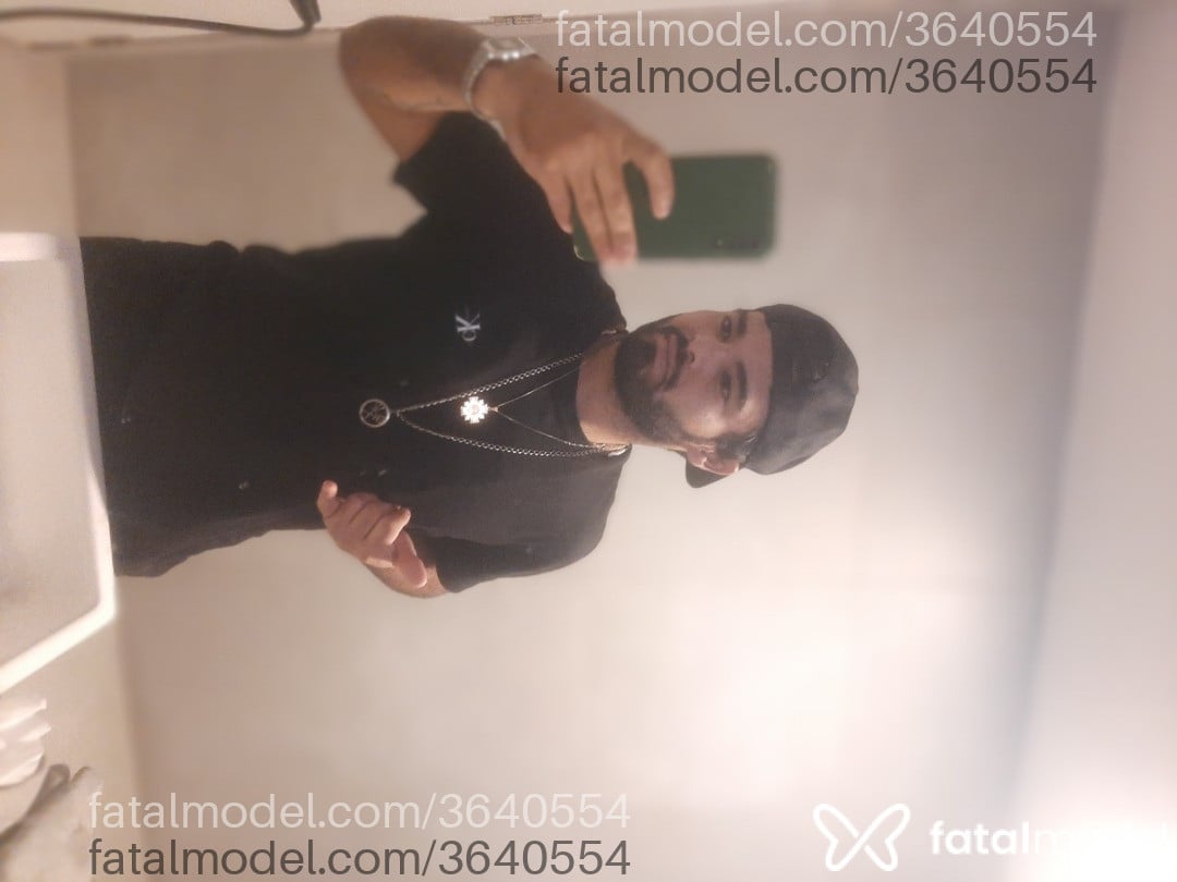 Acompanhante homem morena (o) de olhos castanhos - Matheus Theo