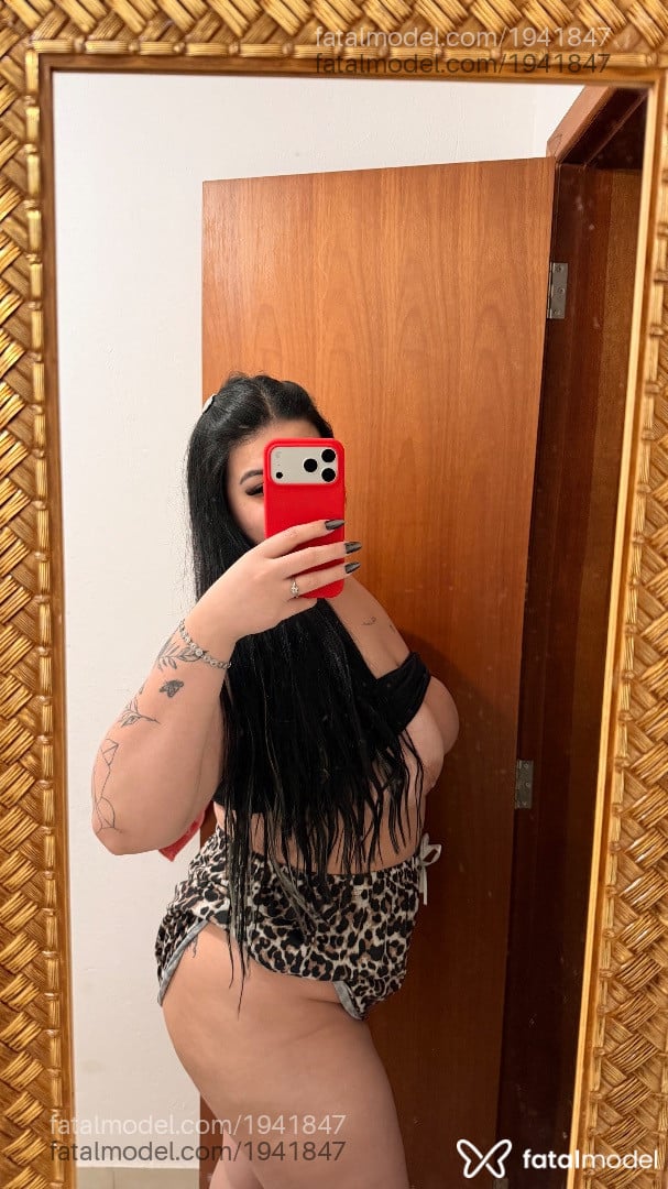 Acompanhante mulher com cabelo castanho de olhos castanhos - Pantera