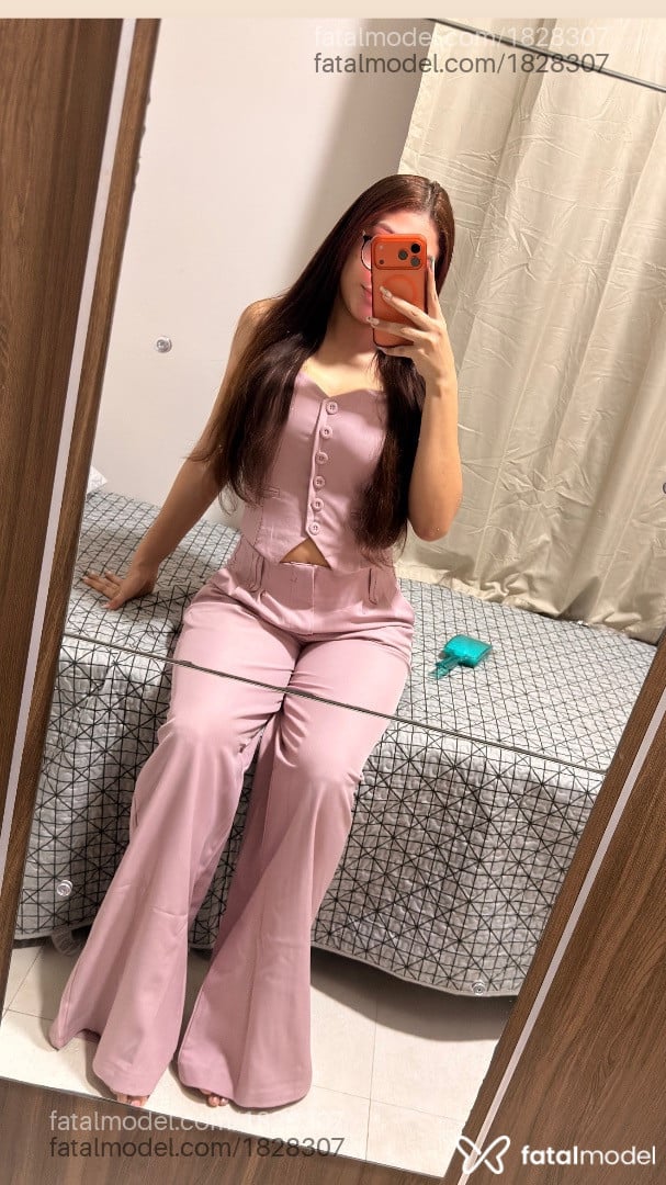 Acompanhante mulher morena (o) de olhos verdes - Emilly