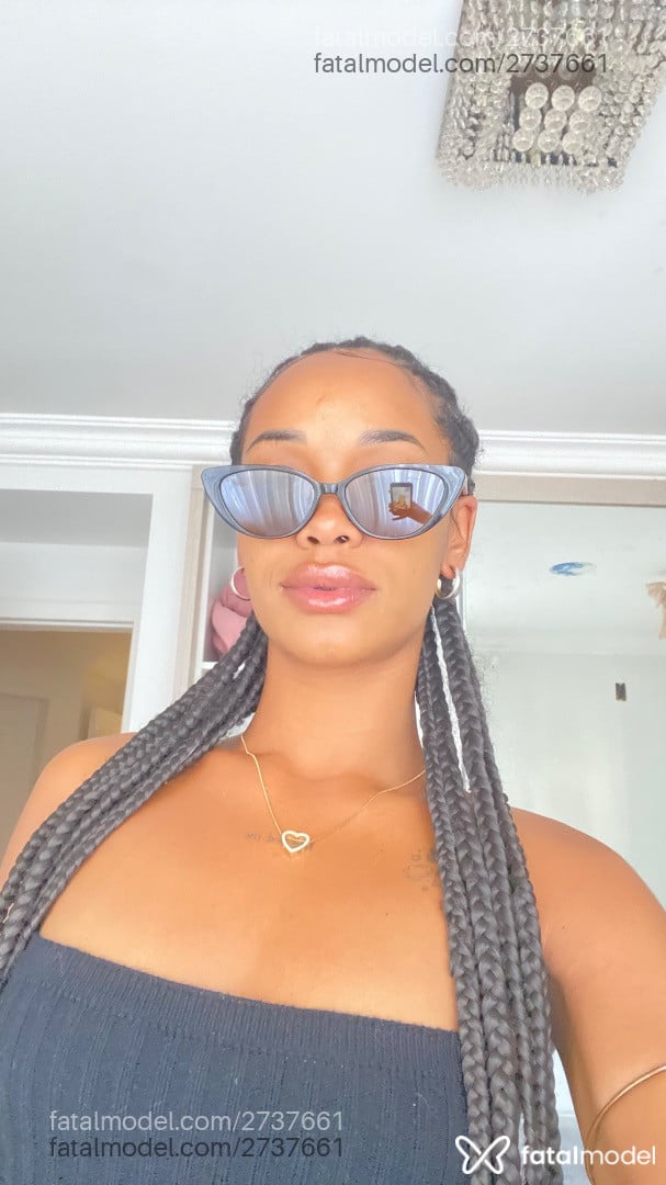 Acompanhante mulher com cabelo castanho de olhos castanhos - Rafaela Monteiro