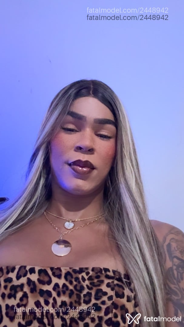 Acompanhante mulher trans loira (o) de olhos castanhos - Ingrid Ribeiro