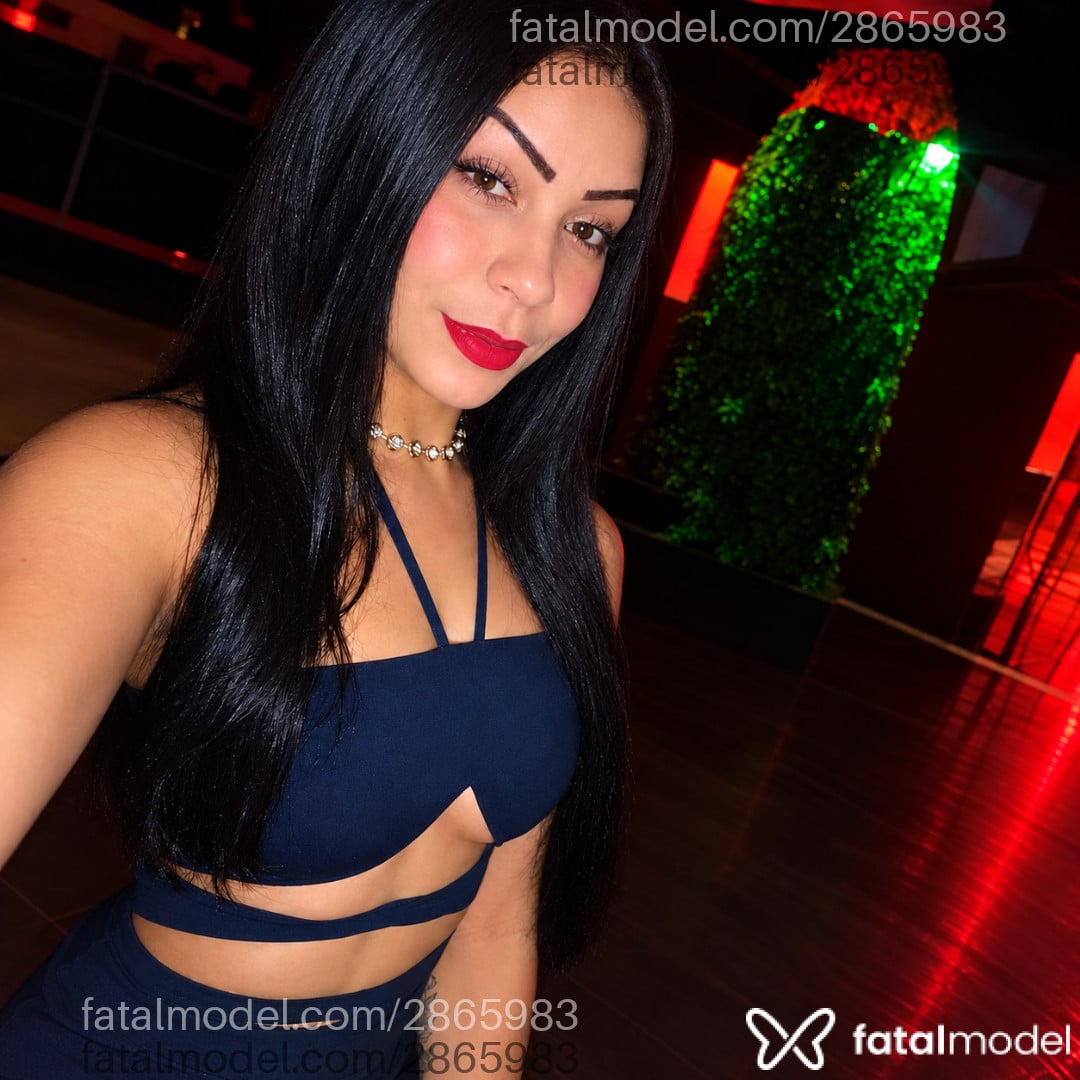 Acompanhante mulher morena (o) de olhos castanhos - Mia