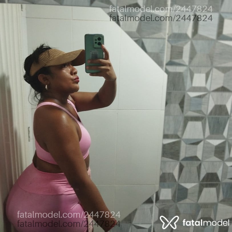 Acompanhante mulher trans morena (o) de olhos pretos - Wellyda Tiburcio