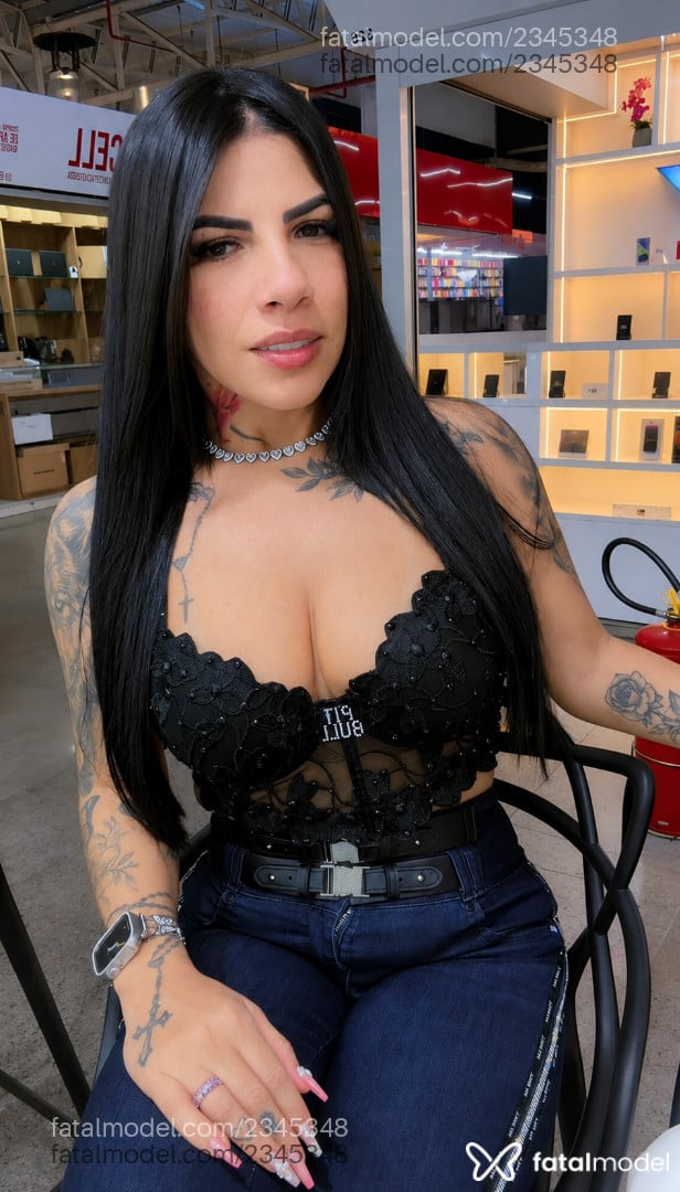 Acompanhante mulher morena (o) de olhos castanhos - Bellah