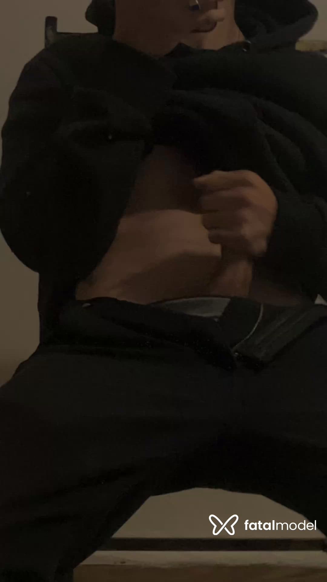 Acompanhante homem com cabelo castanho de olhos castanhos - Ramicez Nathan