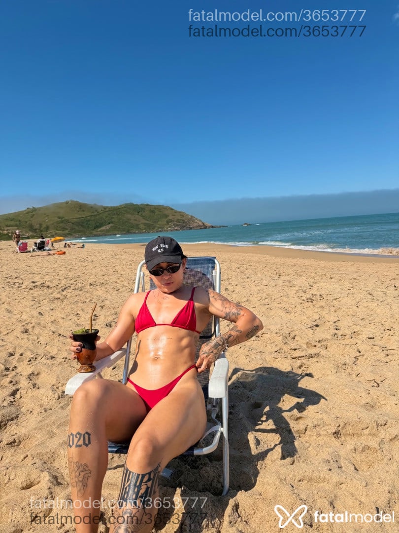 Acompanhante mulher morena (o) de olhos castanhos - Ágatha