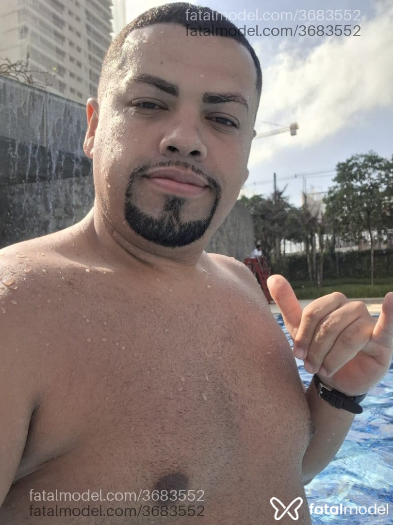 Acompanhante homem morena (o) de olhos castanhos - Urcino Zl