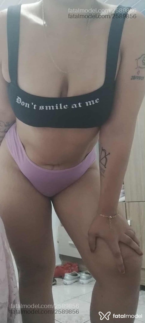 Acompanhante mulher com cabelo castanho de olhos castanhos - Dedynovinha