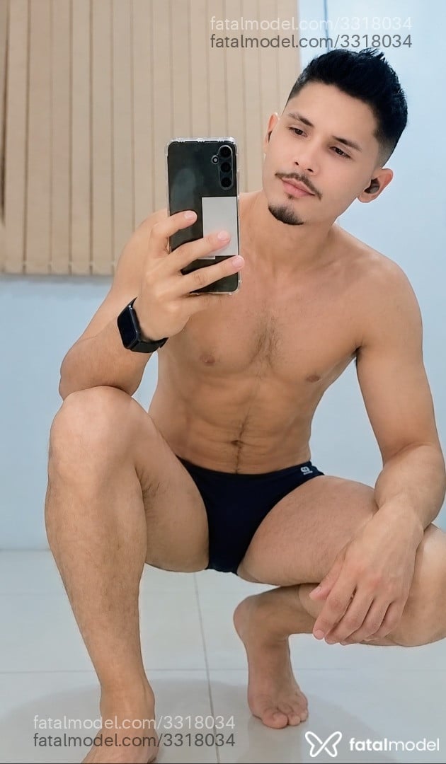 Acompanhante homem com cabelo castanho de olhos mel - Simon