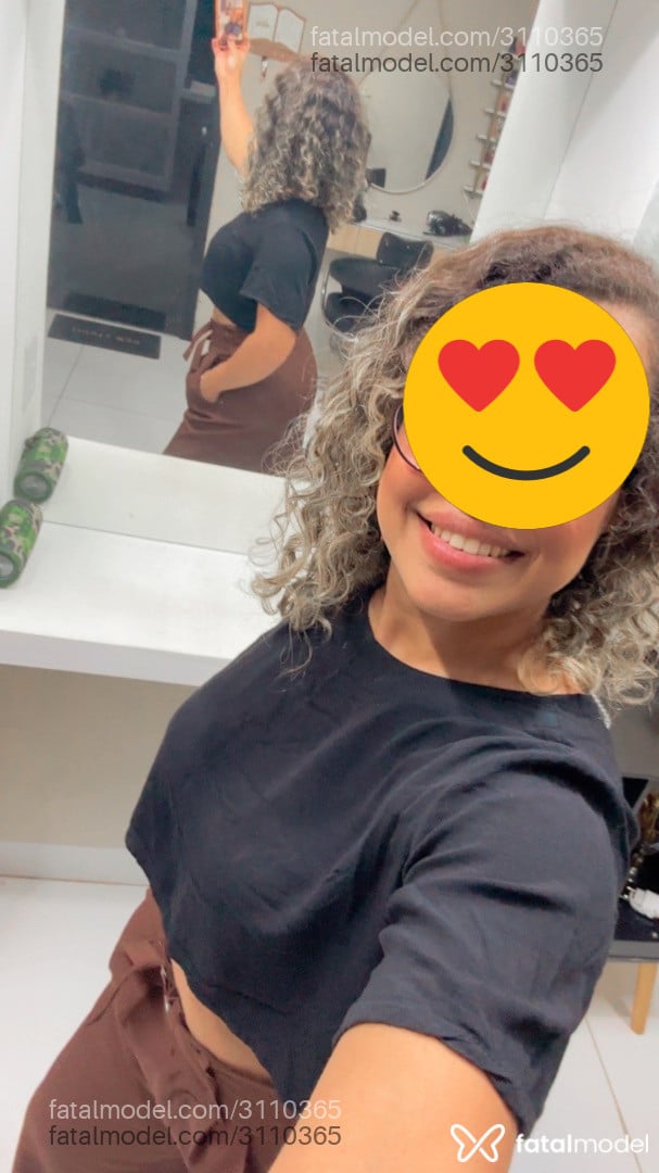 Acompanhante mulher loira (o) de olhos castanhos - Morena