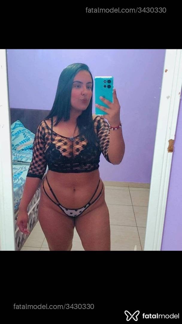 Acompanhante mulher morena (o) de olhos pretos - Laura Leal