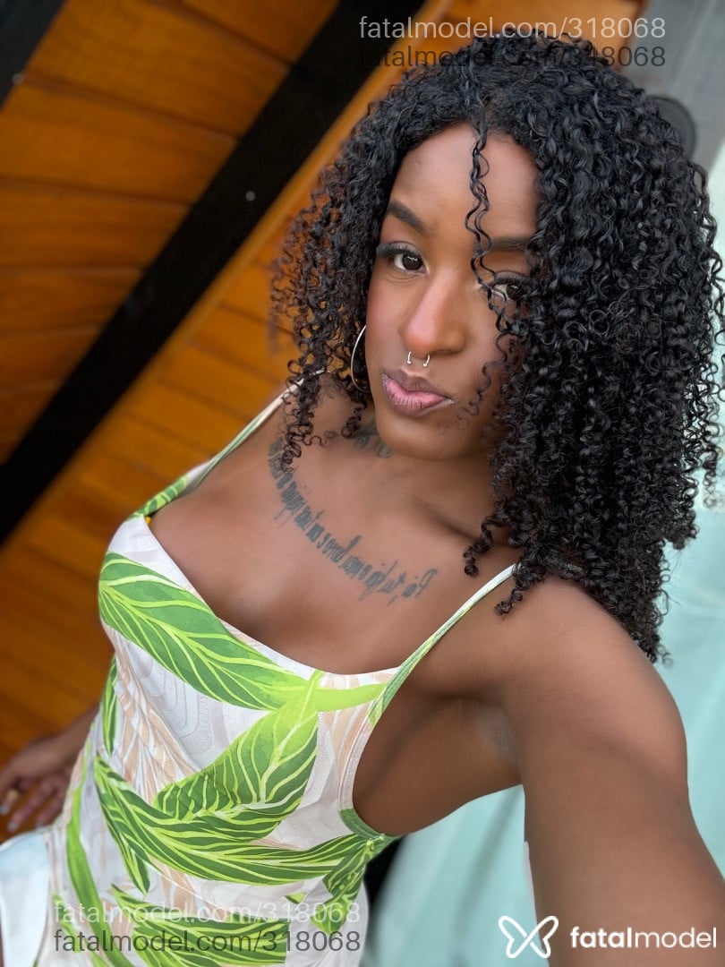 Acompanhante mulher trans morena (o) de olhos castanhos - Nicole