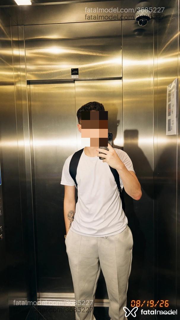 Acompanhante homem com cabelo castanho de olhos castanhos - Daniel Souza
