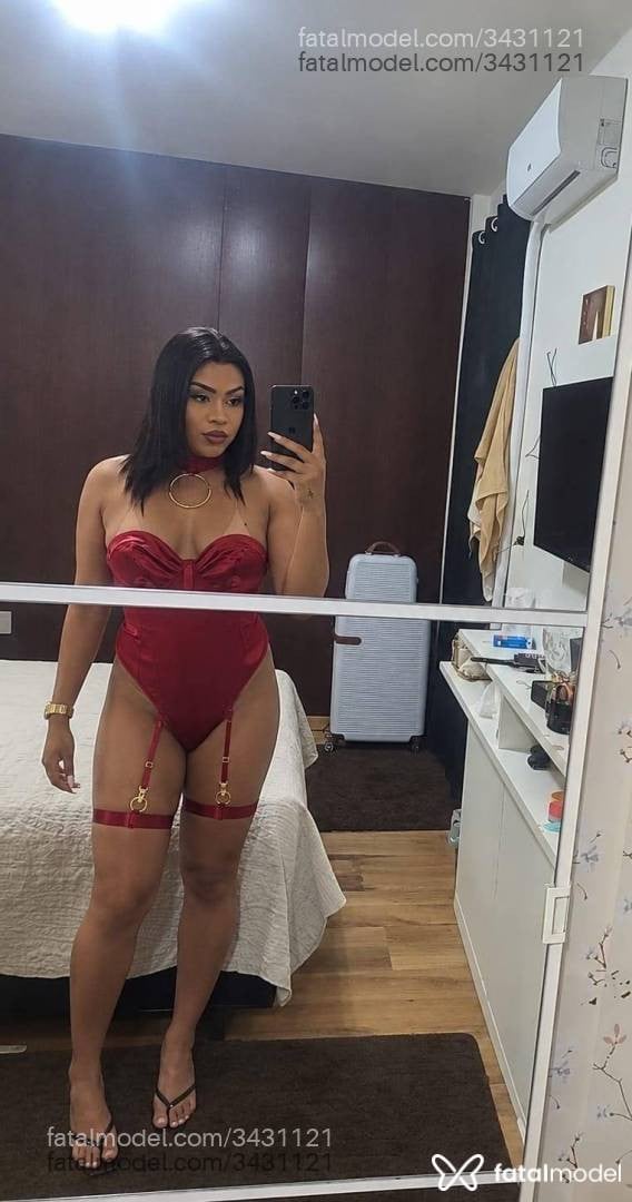Acompanhante mulher trans morena (o) de olhos castanhos - Bruna