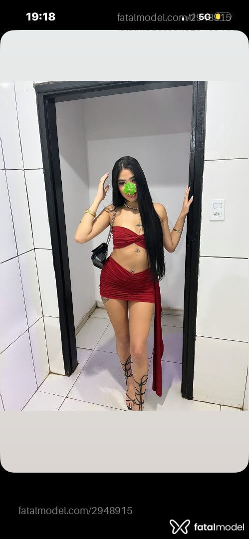 Acompanhante mulher morena (o) de olhos castanhos - França
