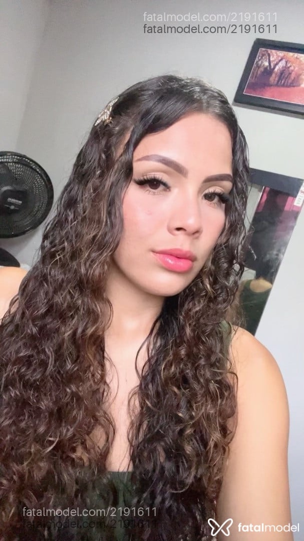 Acompanhante mulher com cabelo castanho de olhos castanhos - Agatha Mello
