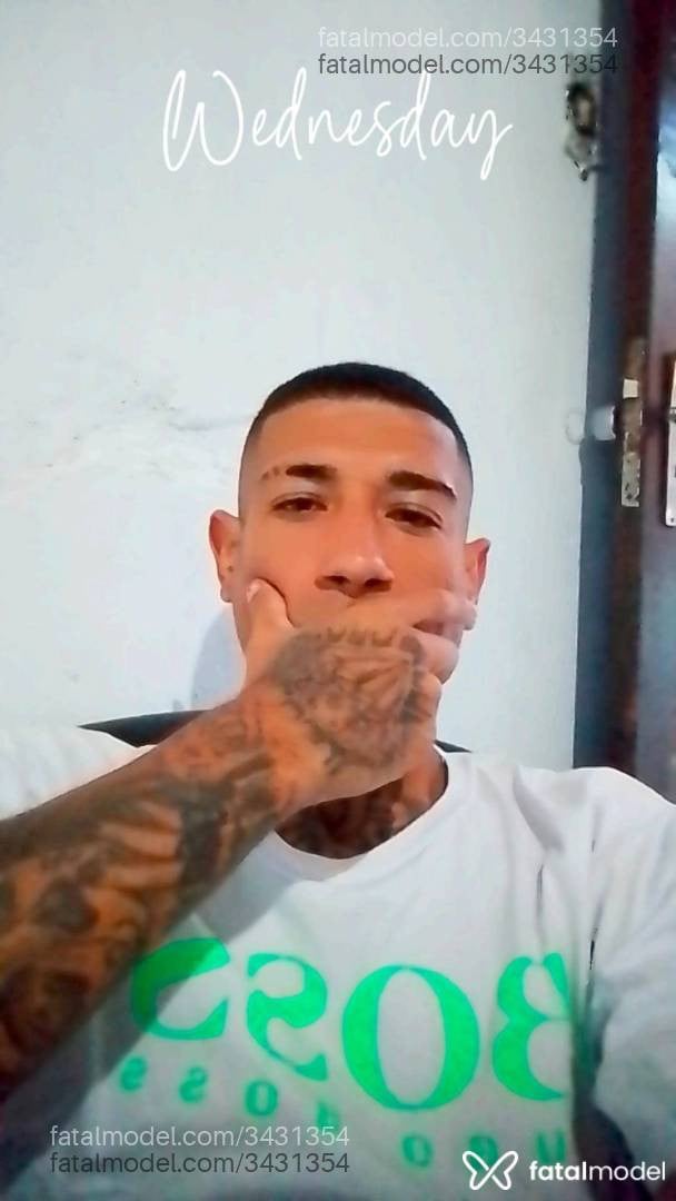 Acompanhante homem com cabelo castanho de olhos castanhos - Ariel Pacheco