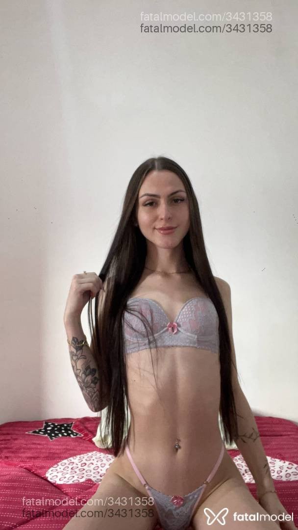 Acompanhante mulher trans com cabelo castanho de olhos verdes em Canoas - Brenda Dutra