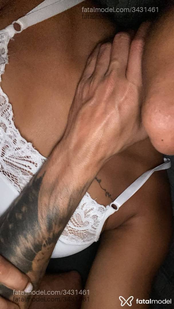 Acompanhante mulher morena (o) de olhos pretos - Ninfetalinda
