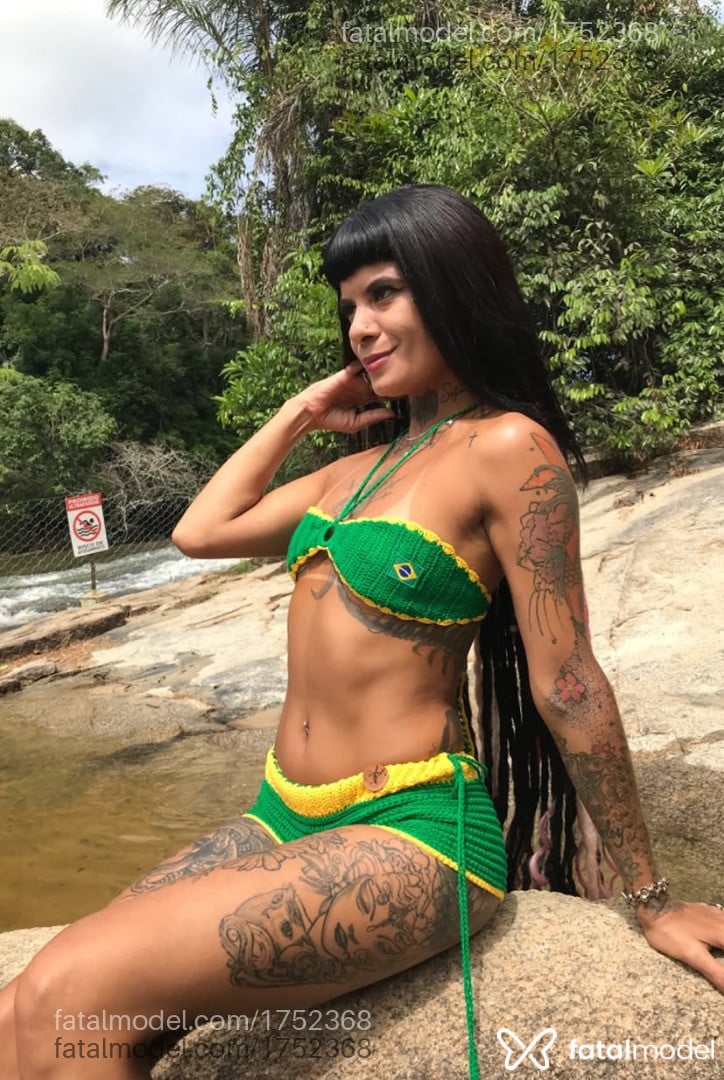 Acompanhante mulher morena (o) de olhos castanhos - Garota vip