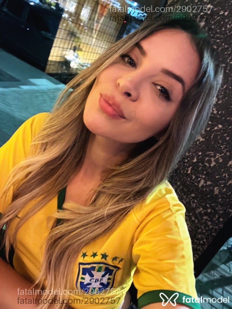 Acompanhante mulher loira (o) de olhos verdes - Júlia