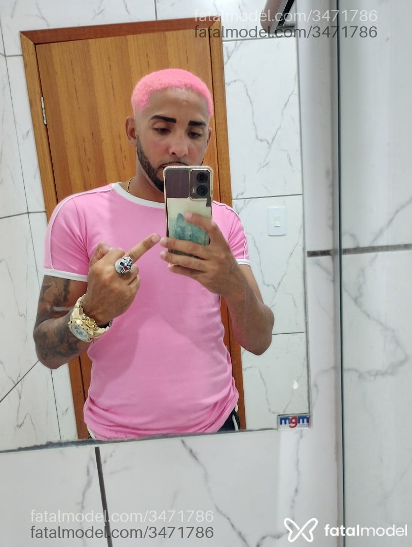 Acompanhante homem com cabelo castanho de olhos castanhos - Joaovit