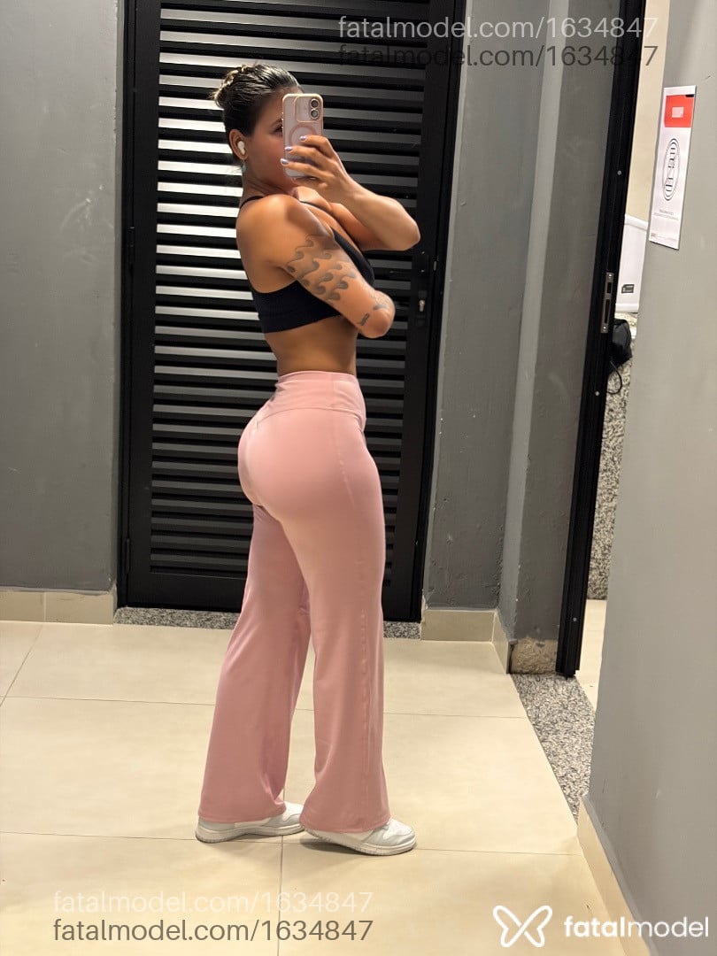 Acompanhante mulher morena (o) de olhos castanhos - NICOLE FERRARI