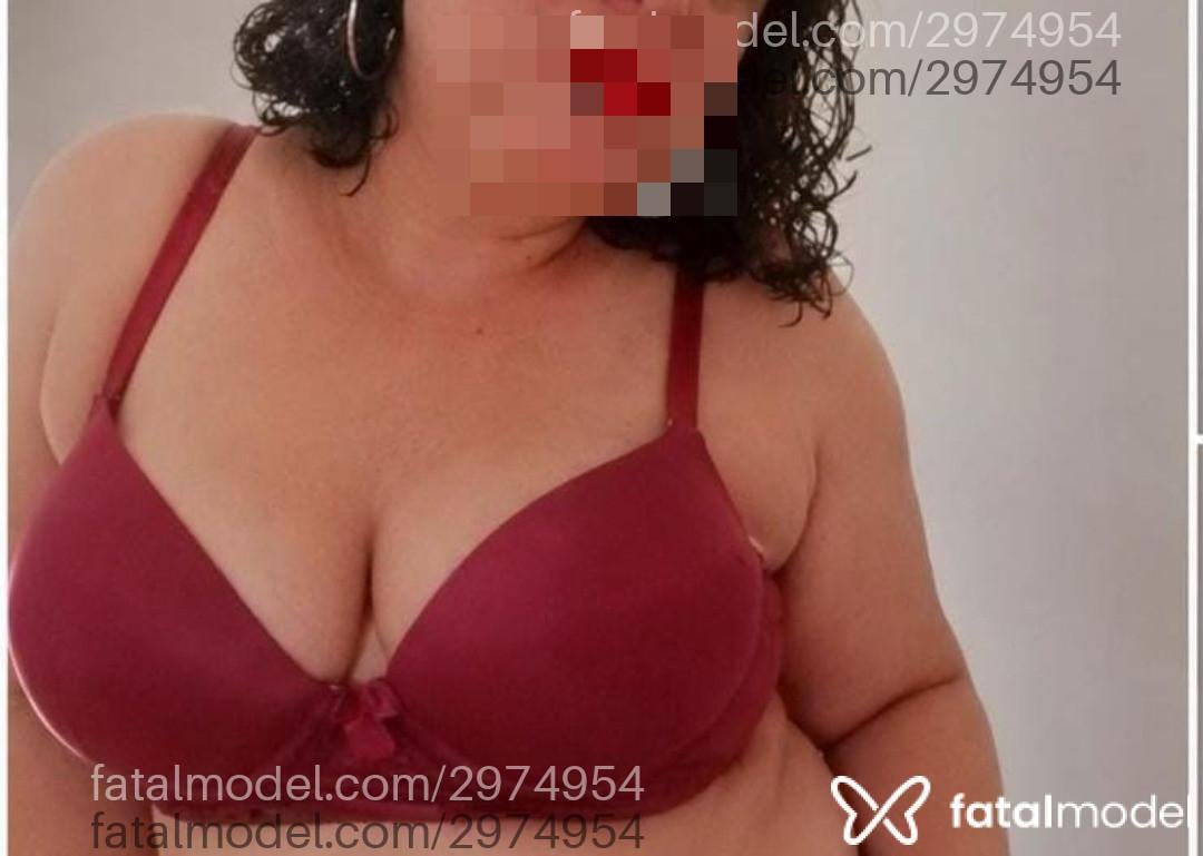 Acompanhante mulher com cabelo castanho de olhos castanhos - Alana