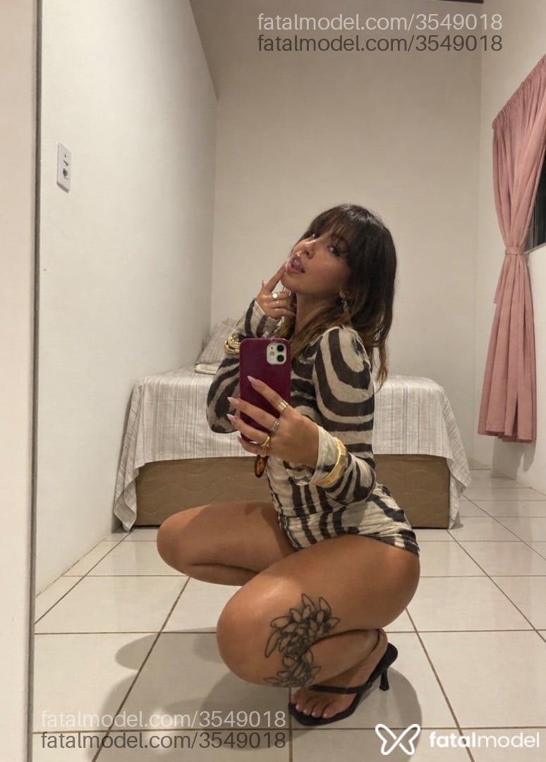 Acompanhante mulher loira (o) de olhos verdes - Alice