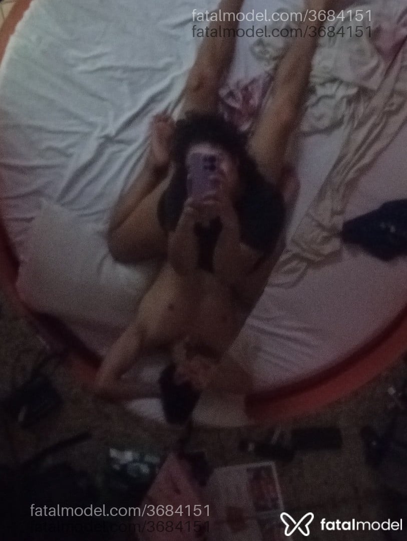 Acompanhante mulher morena (o) de olhos pretos - Violetta