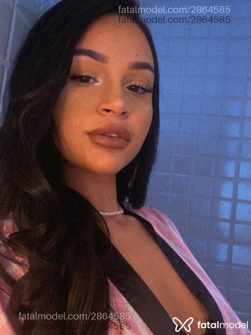 Acompanhante mulher morena (o) de olhos castanhos - Maya Bell
