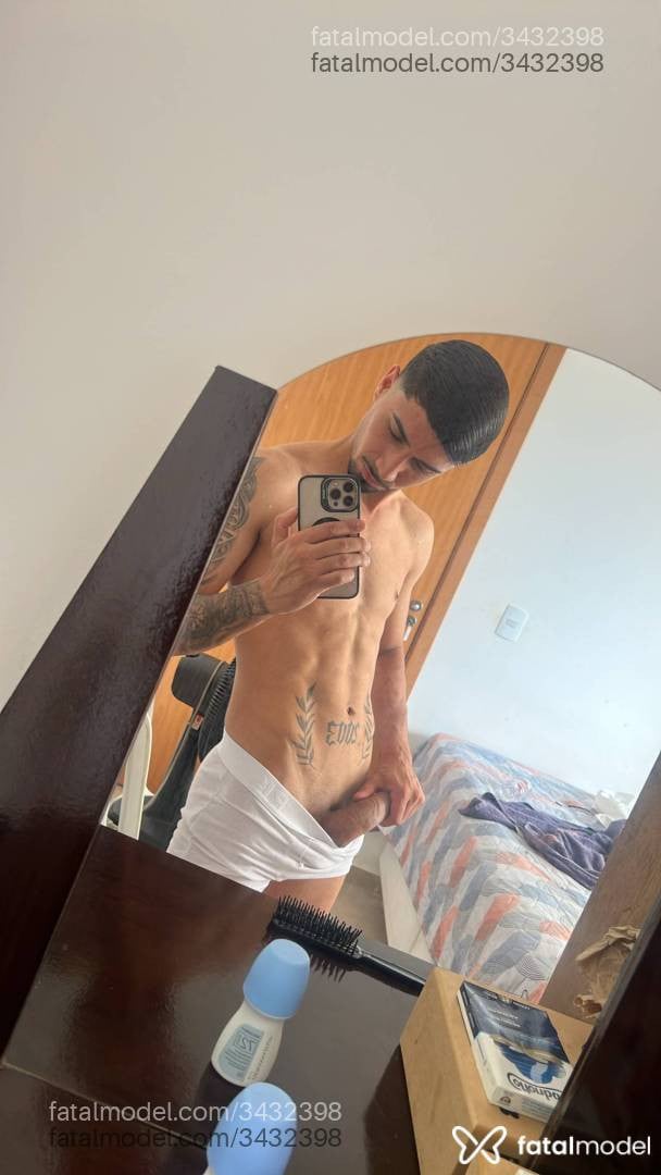 Acompanhante homem com cabelo castanho de olhos castanhos - Pedro Moura