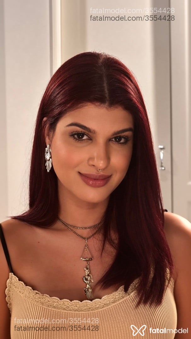 Acompanhante mulher trans ruiva (o) de olhos castanhos - Isa Petrossian