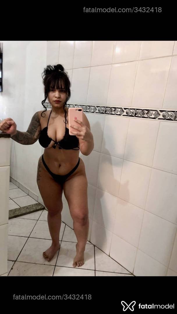 Acompanhante mulher morena (o) de olhos pretos - Shayla