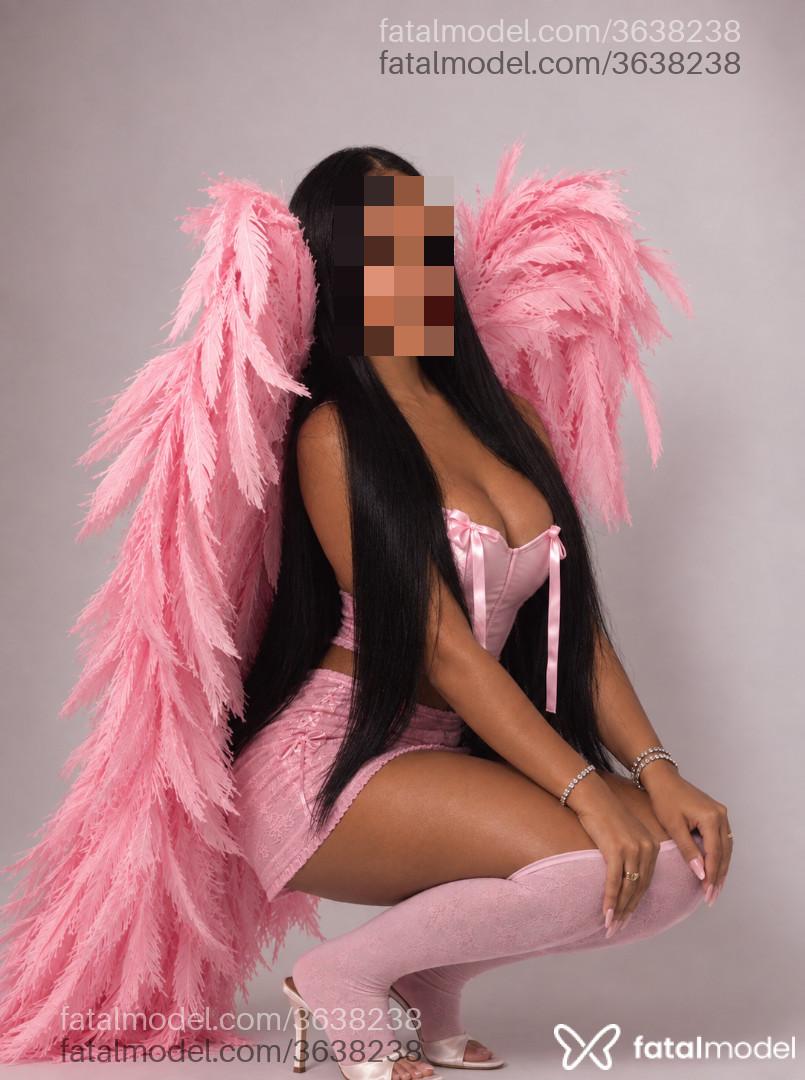 Acompanhante mulher com cabelo castanho de olhos castanhos - Pérola Kosh