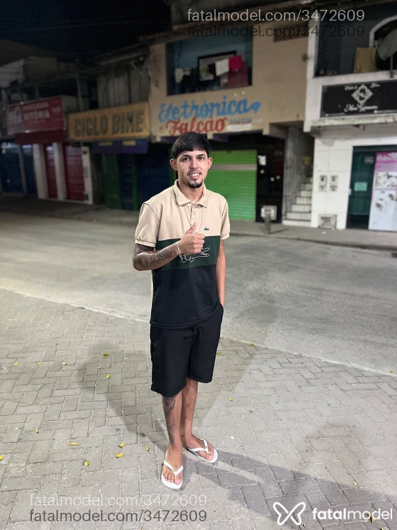 Acompanhante homem com cabelo castanho de olhos castanhos - João Pedro