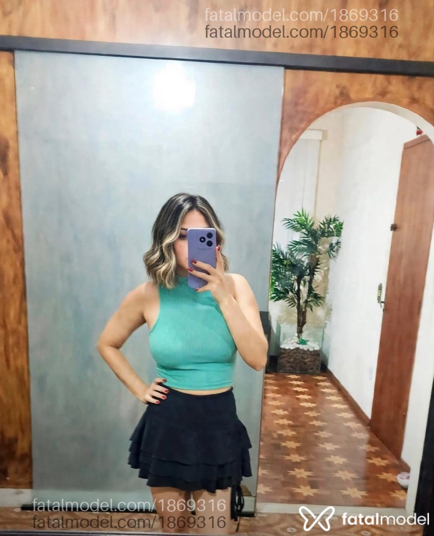 Acompanhante mulher loira (o) de olhos castanhos - Vanessa Diniz