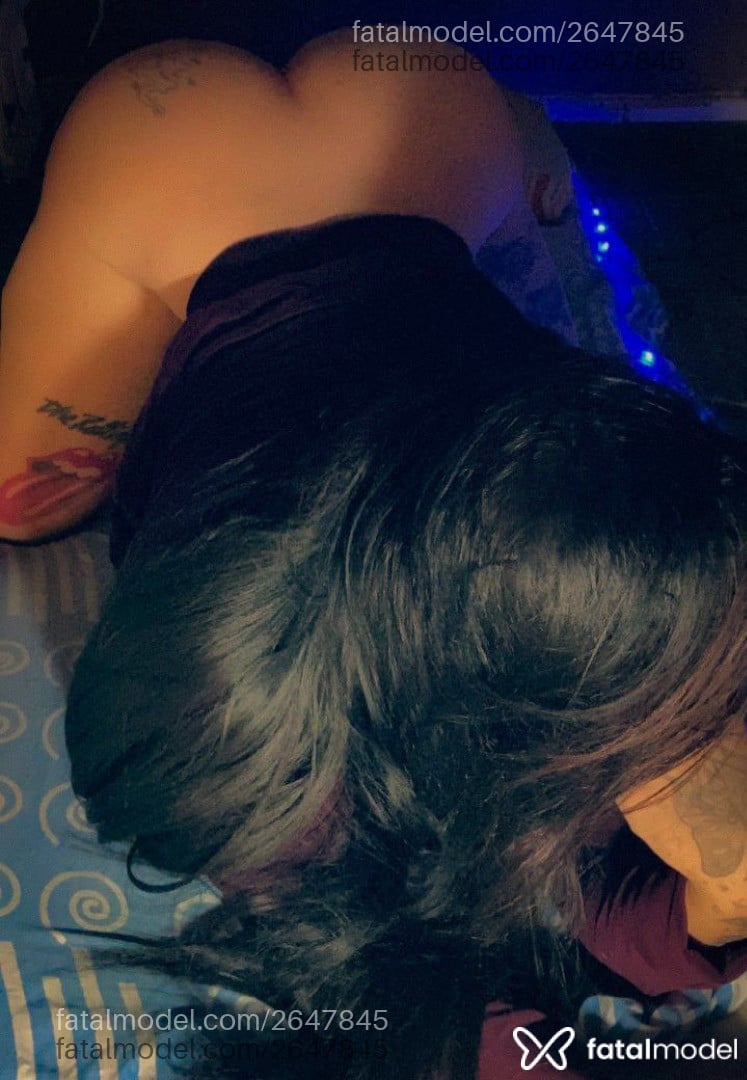 Acompanhante mulher trans morena (o) de olhos pretos - Nath Poison