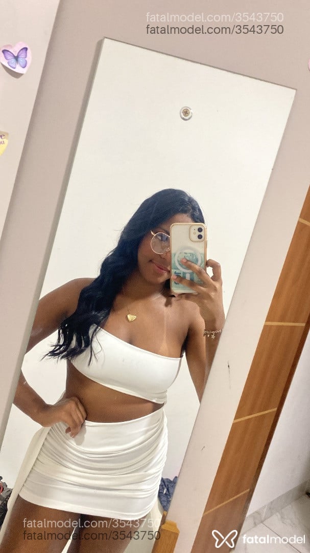 Acompanhante mulher morena (o) de olhos pretos - Livia
