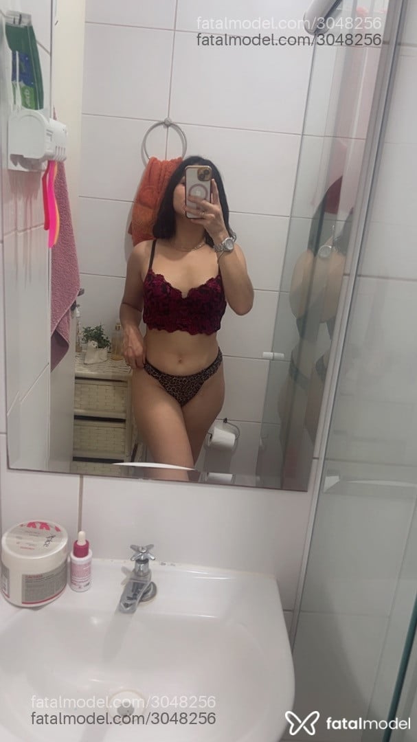 Acompanhante mulher morena (o) de olhos castanhos - Lillith