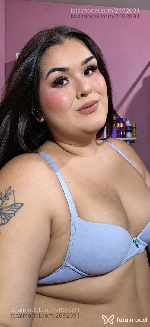 Acompanhante mulher trans com cabelo castanho de olhos pretos - Sandy