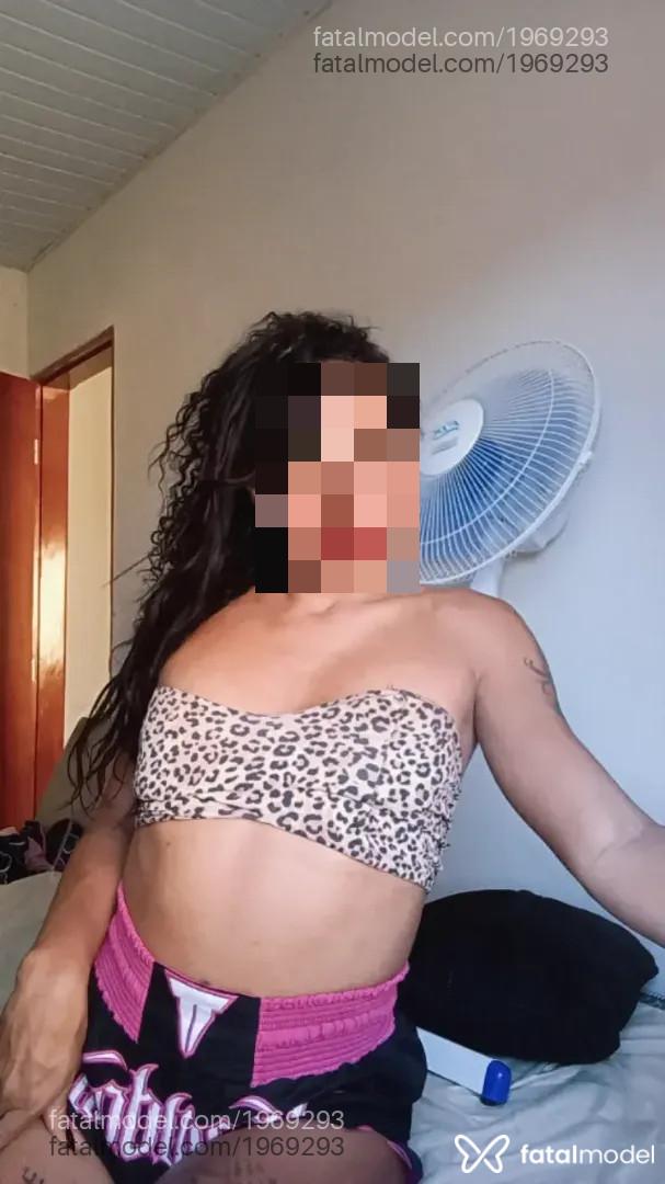 Acompanhante mulher trans com cabelo castanho de olhos pretos - Bruninha Silva