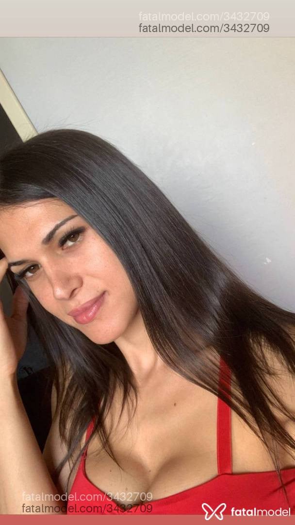 Acompanhante mulher trans com cabelo castanho de olhos castanhos - Luana Alves