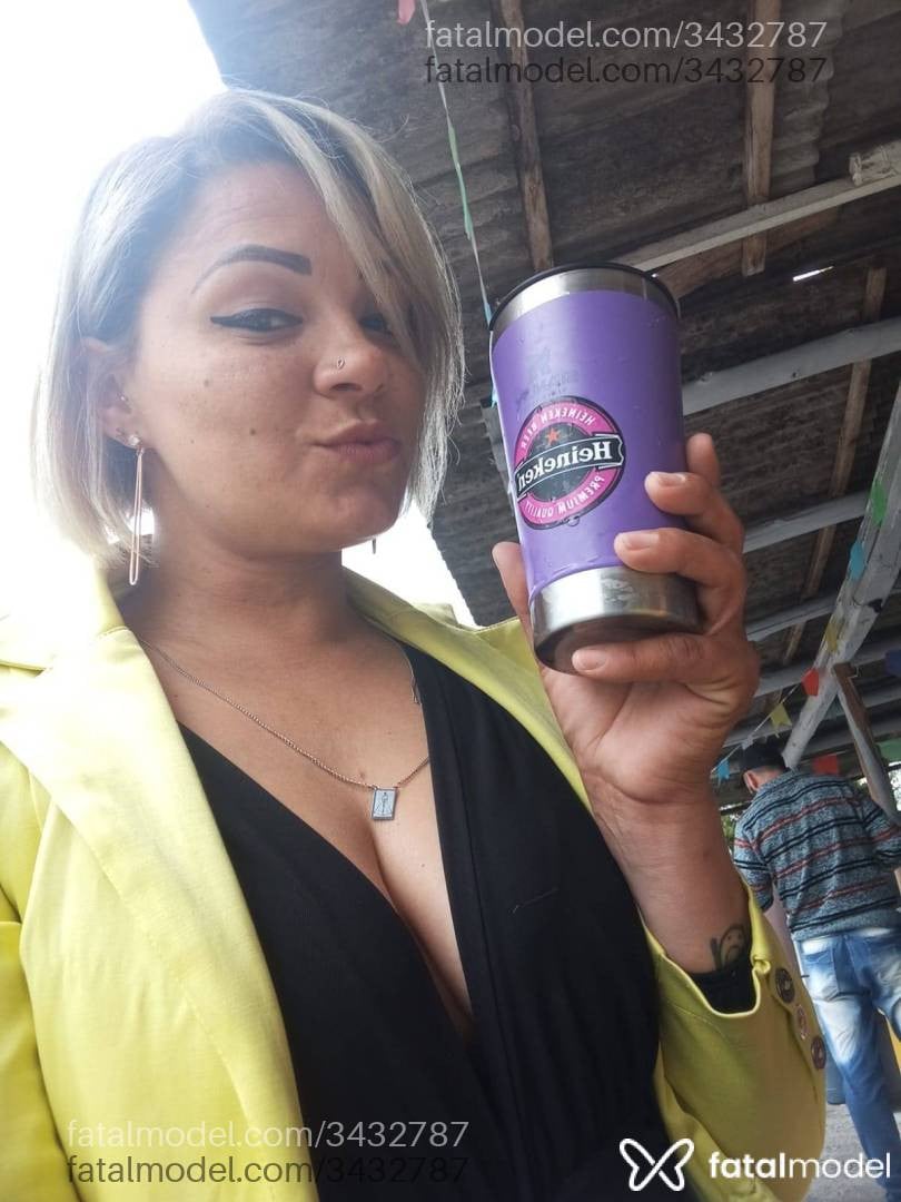 Acompanhante mulher loira (o) de olhos castanhos em Itapema - Luanna Sanches