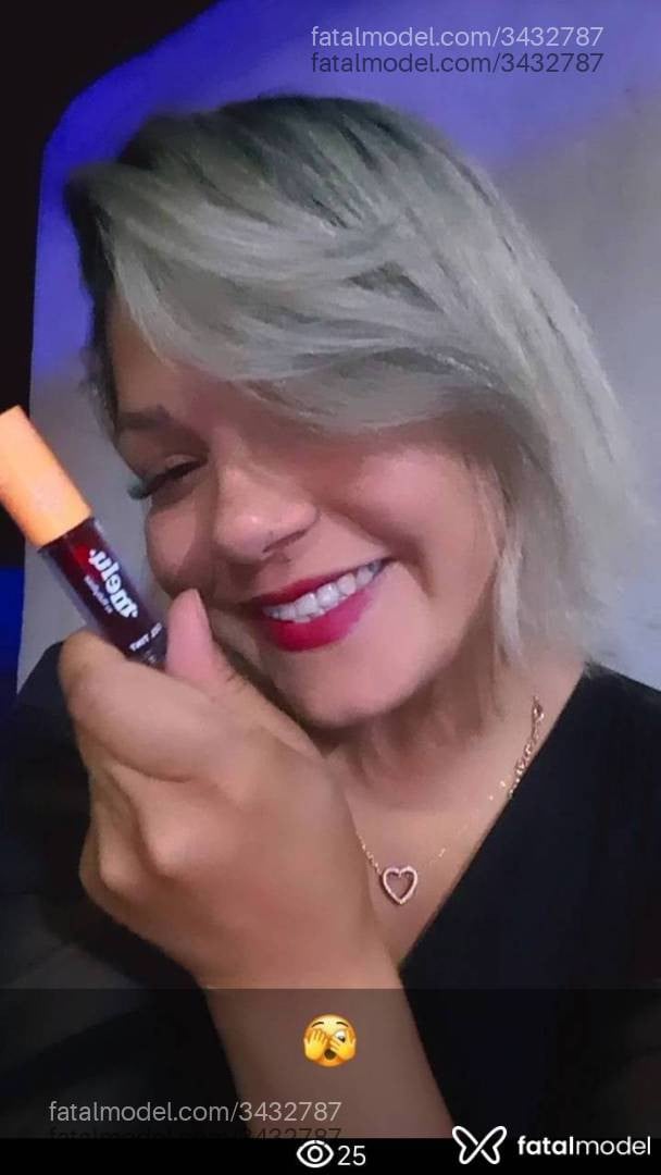 Acompanhante mulher loira (o) de olhos castanhos - Luanna Sanches