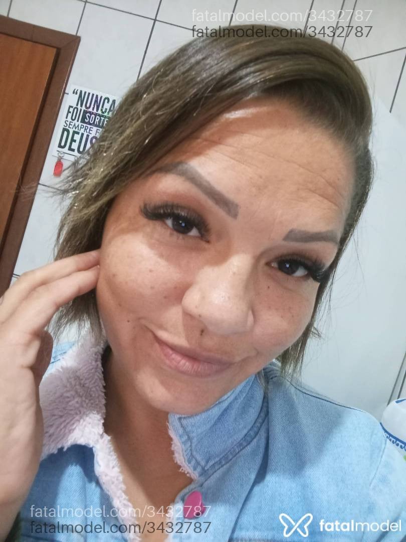Acompanhante mulher loira (o) de olhos castanhos - Luanna Sanches