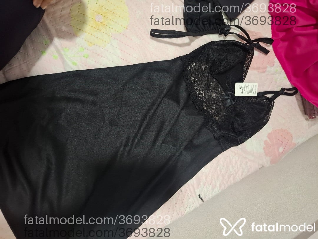 Acompanhante mulher loira (o) de olhos castanhos - Persona