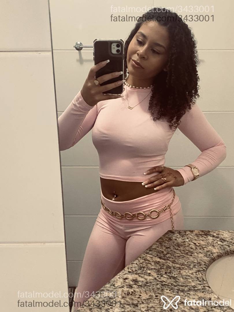 Acompanhante mulher com cabelo castanho de olhos castanhos - Fernanda