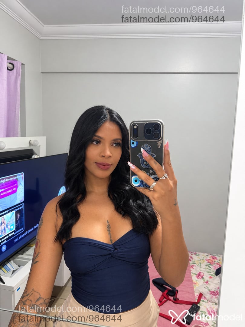 Acompanhante mulher morena (o) de olhos pretos - Isabella