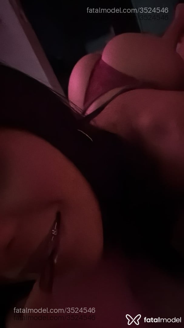 Acompanhante mulher trans morena (o) de olhos castanhos - Victoria Belmonte